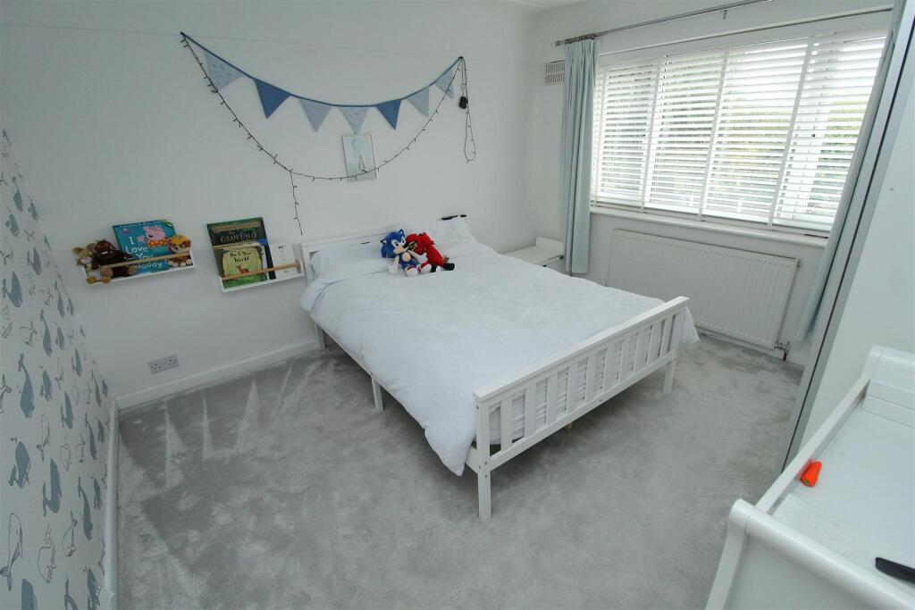 Bed2a.JPG