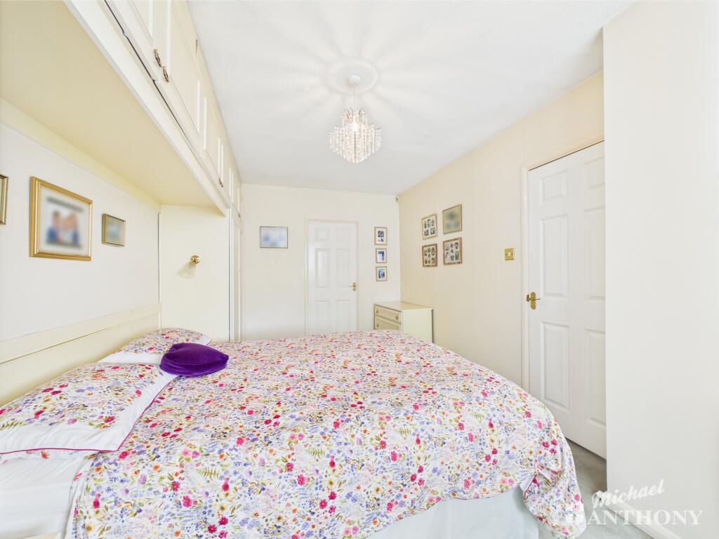 CAM02773G0-PR0304-STILL032