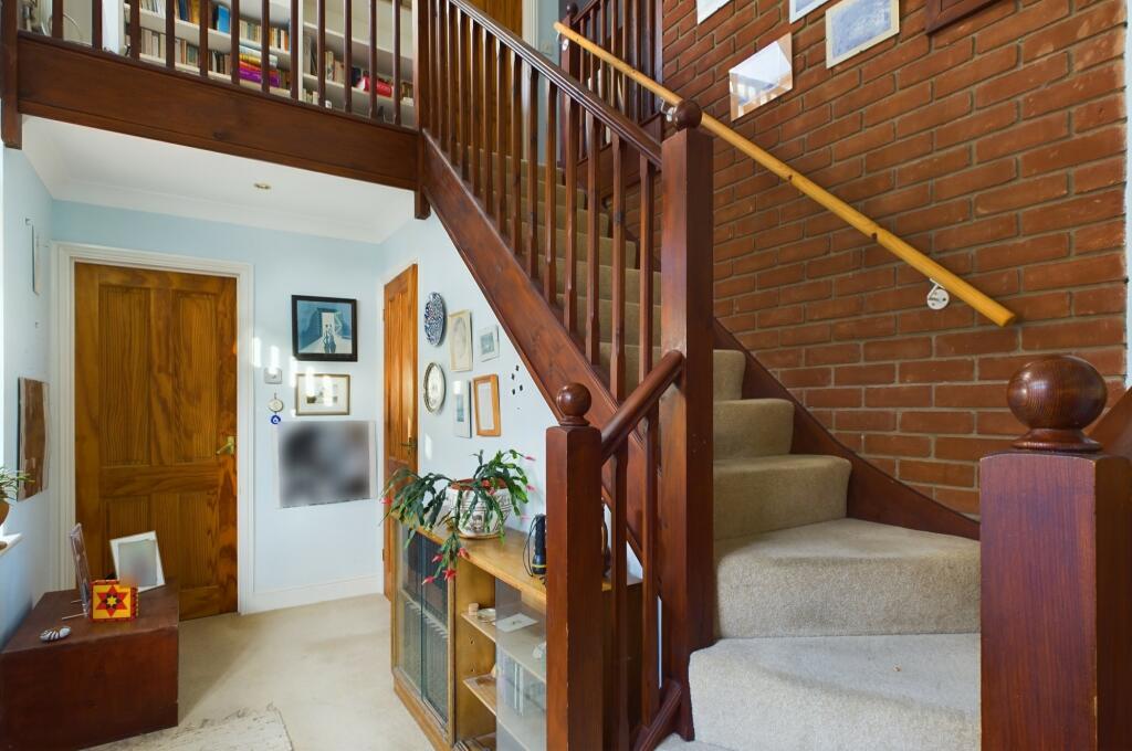 CAM02519G0-PR0207-STILL008