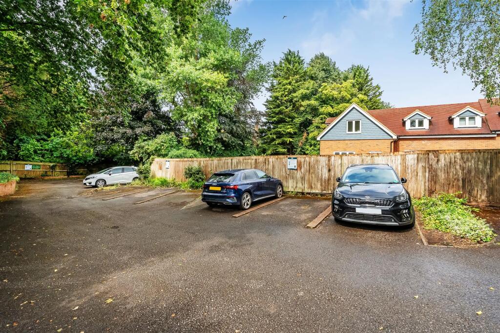 12-Copthorne-Court-14.jpg