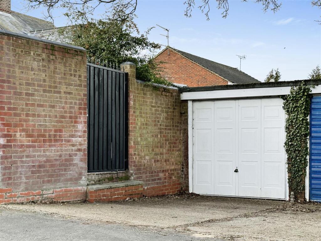 GARAGE