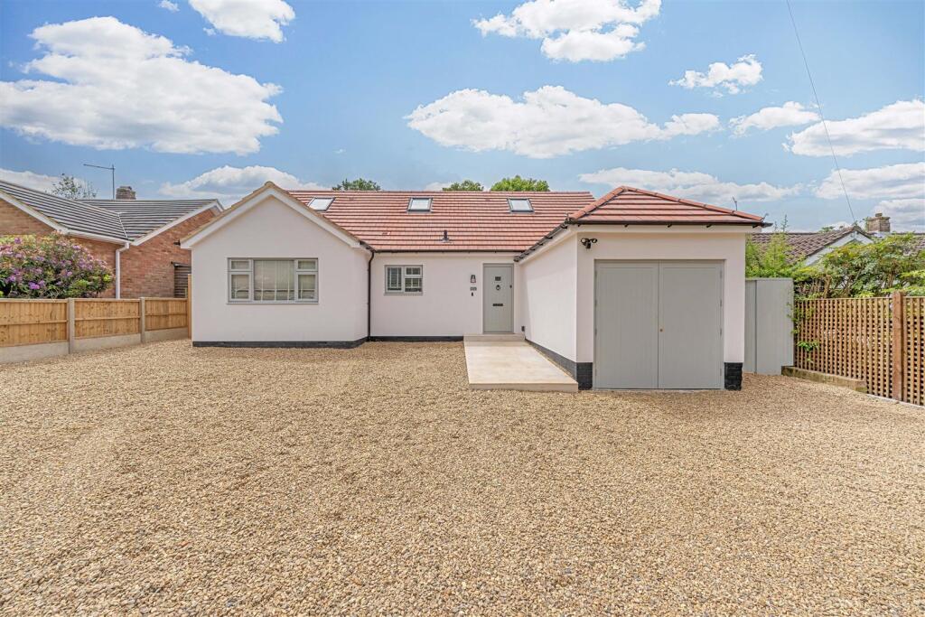 8 Devitt Close, ASHTEAD, KT21_LOW RES5.jpg