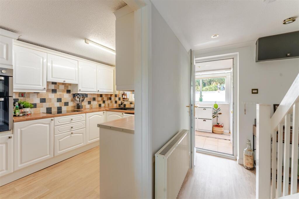 5 Church Court, Church Road, Redhill BS40 5SG 54.j