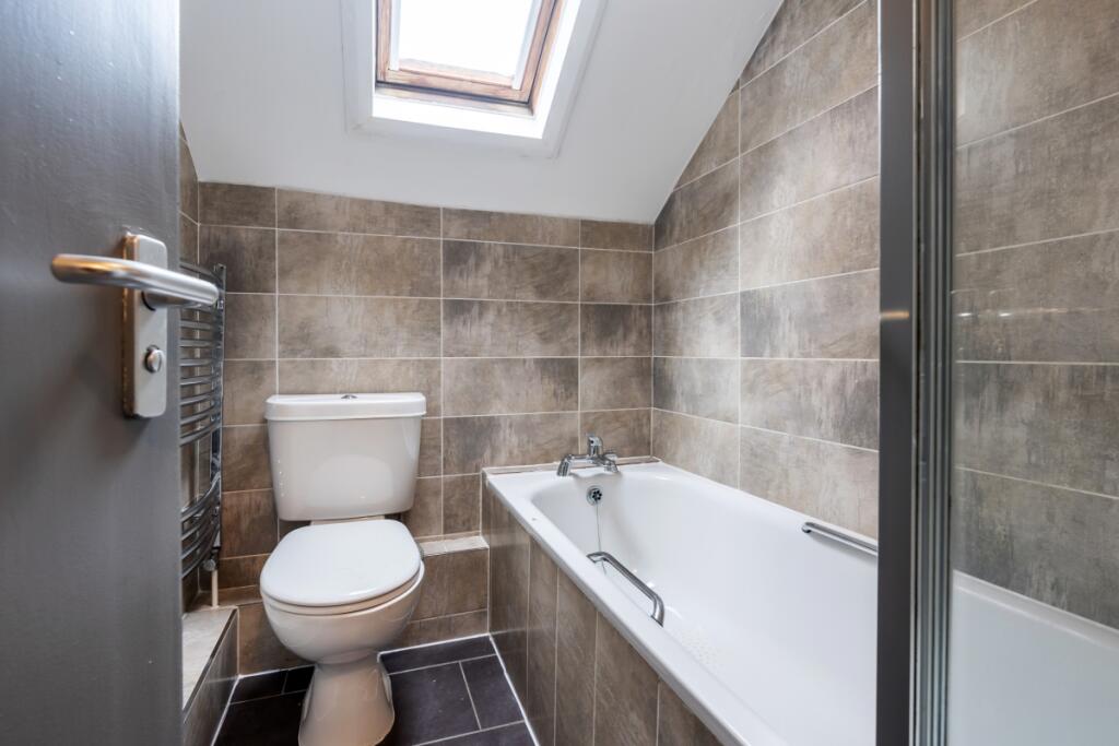 13 Norwood Terrace, Bathroom 1