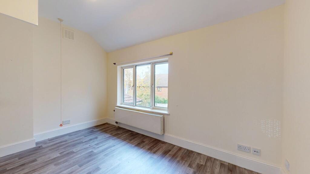 4 &amp; 6 Rosswood Gardens, Wallington SM6 8QZ