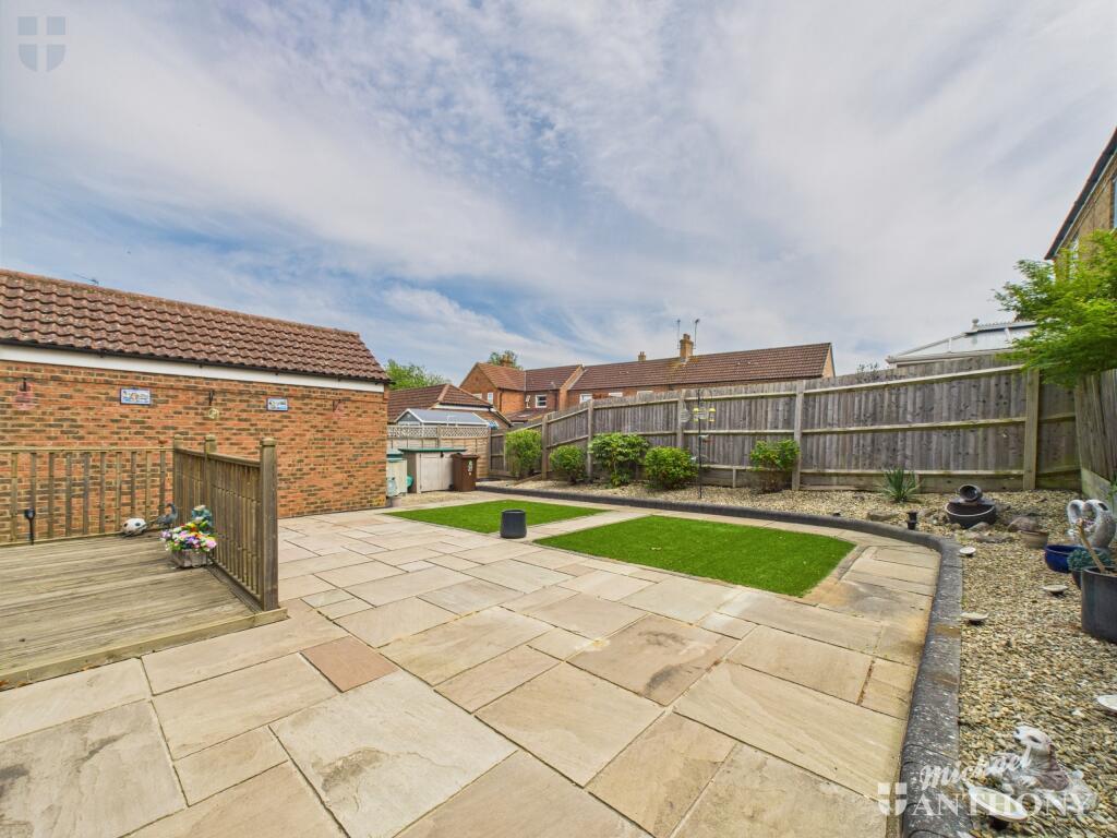 CAM03218G0-PR0695-STILL003