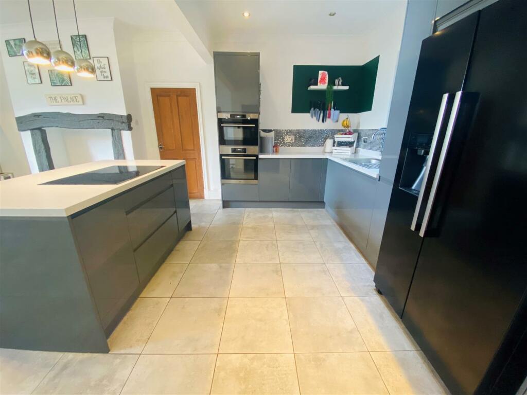 Kitchen/ Dining Room