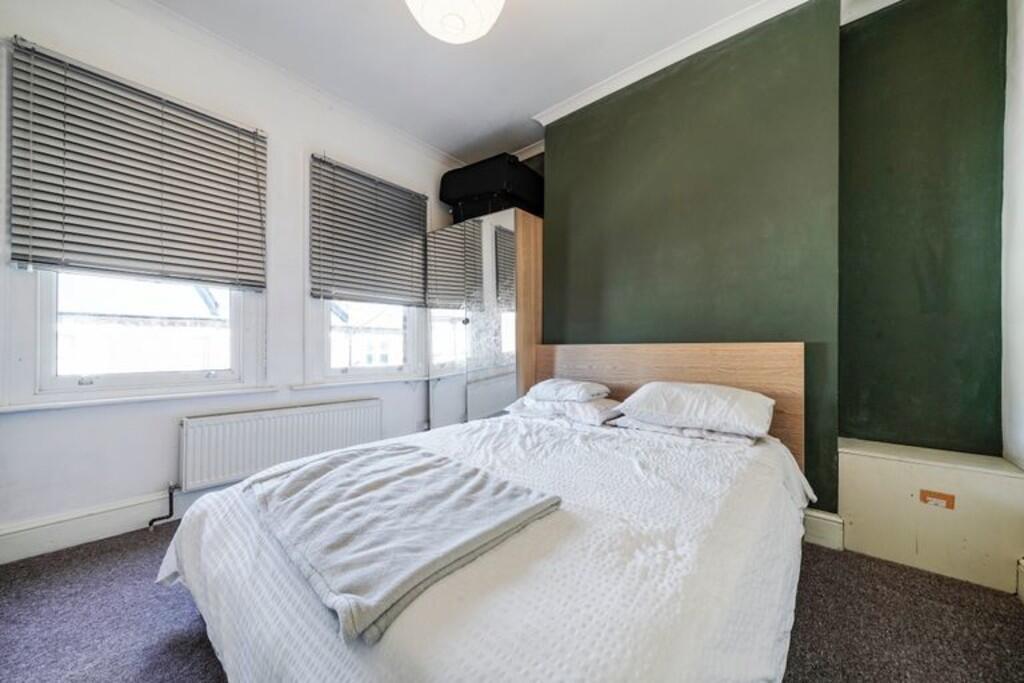 low_res_y3SNxPacV...