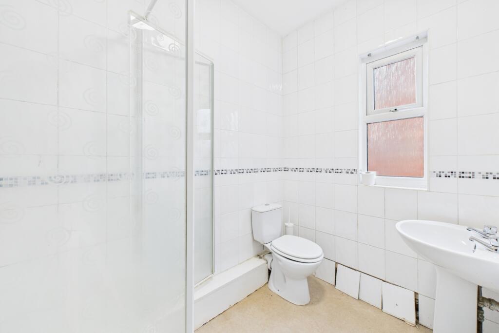 Bathroom flat 1