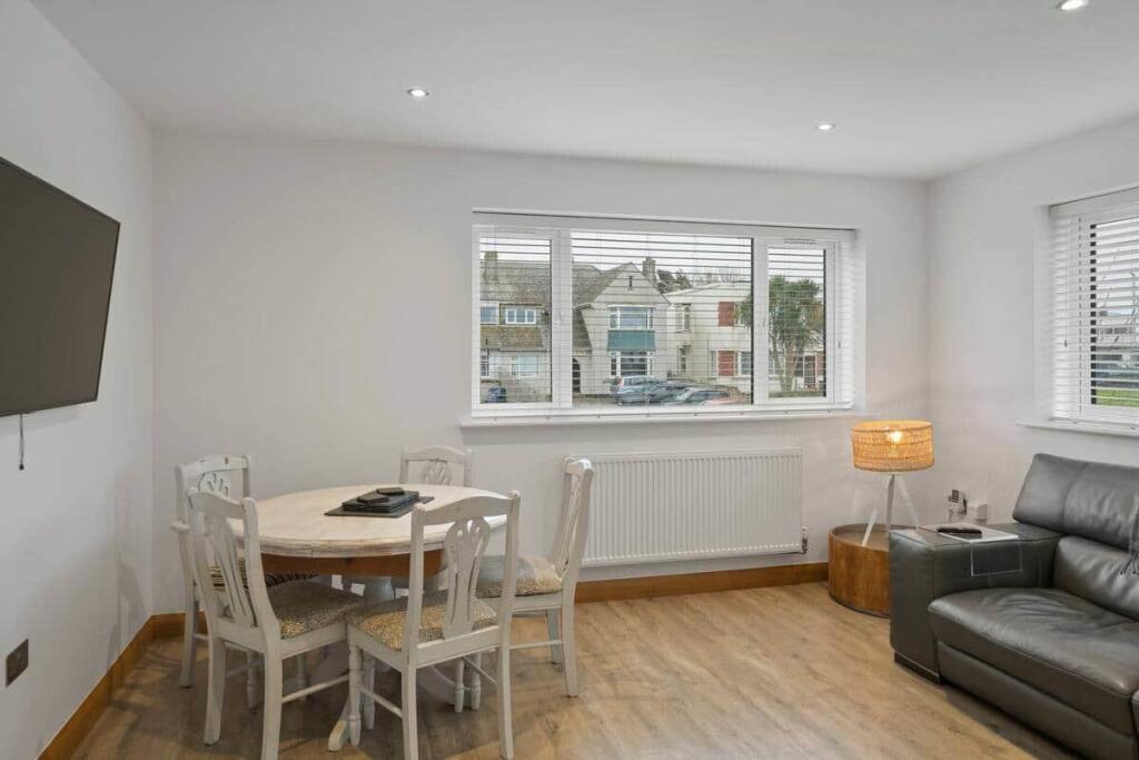 Dining/Living room