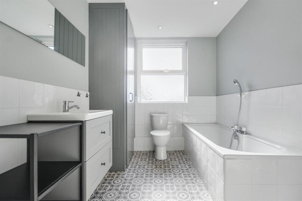Bathroom_2.jpeg