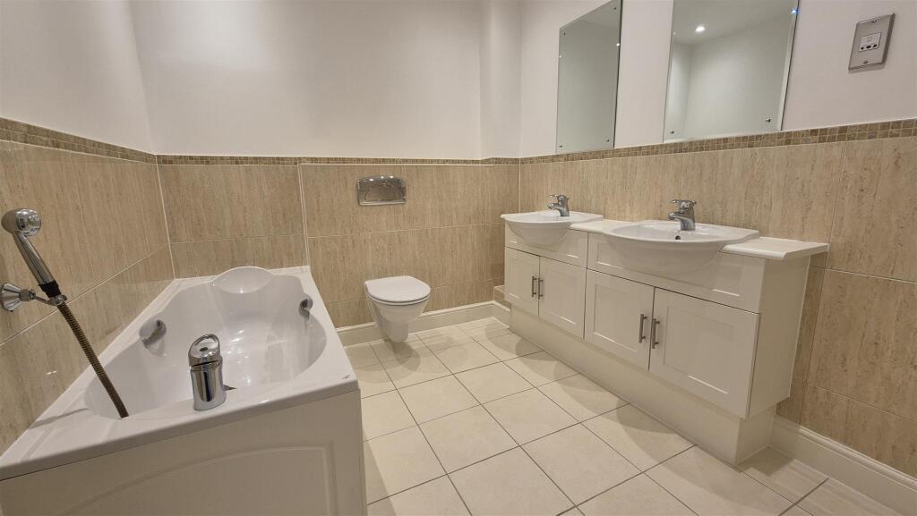 Master Ensuite