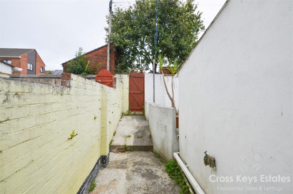 Enclosed Courtyard Garden