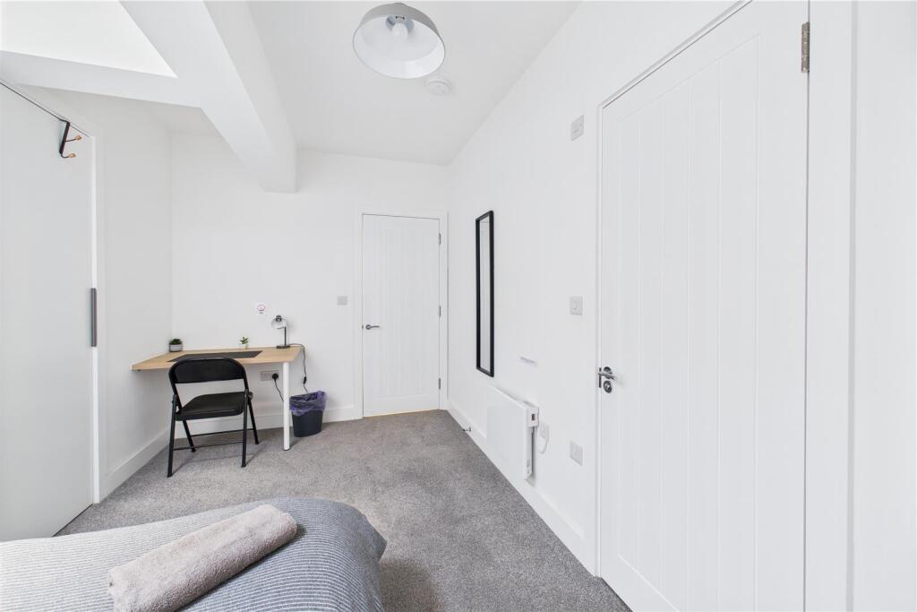Flats 1 &amp; 2, 379 Bath Road, Arnos Vale, Bristol BS