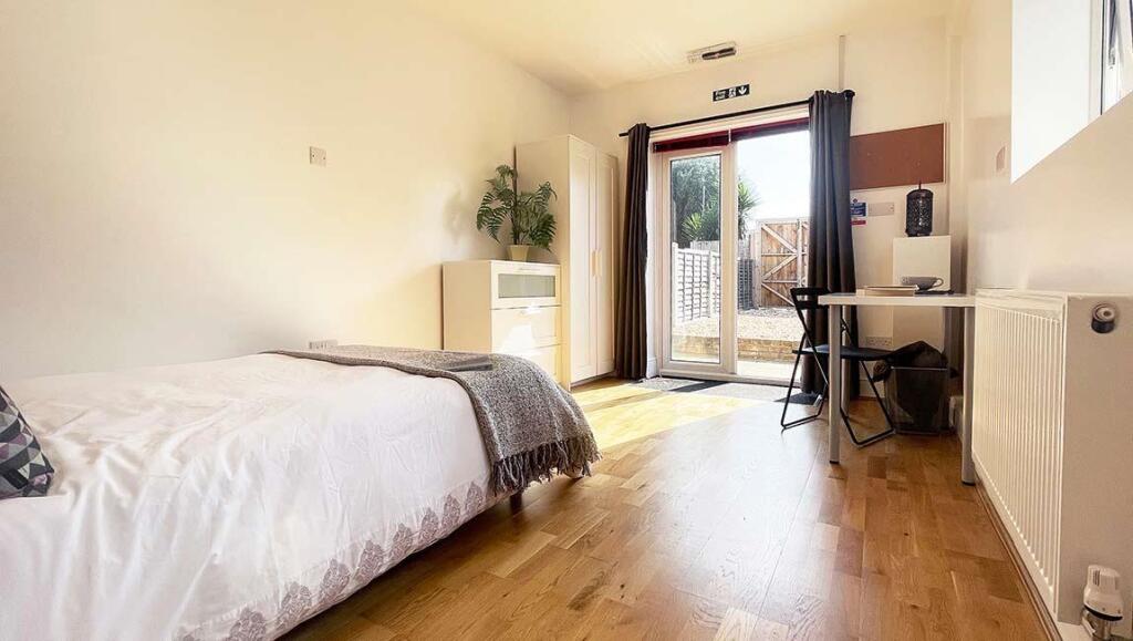 6-bed-student-house-britannia-rd-north-2-portsmout