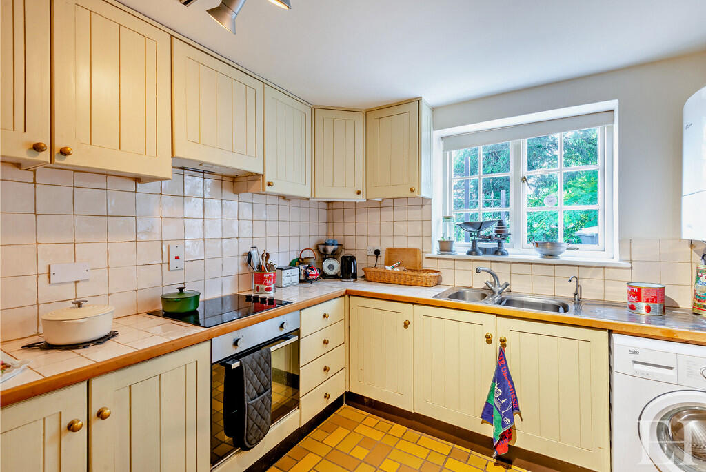 8608849-interiorW...