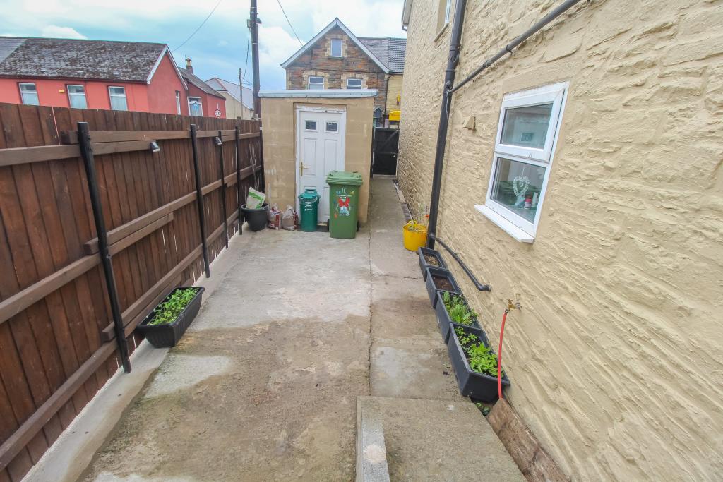 Side Garden 1