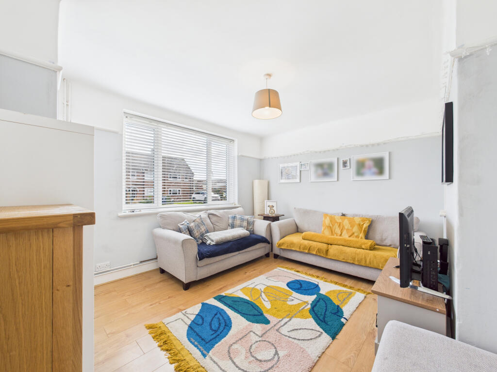 CAM01354G0-PR0597-STILL006