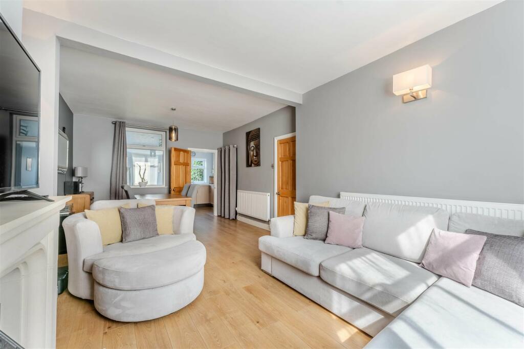 Sitting/Dining Room