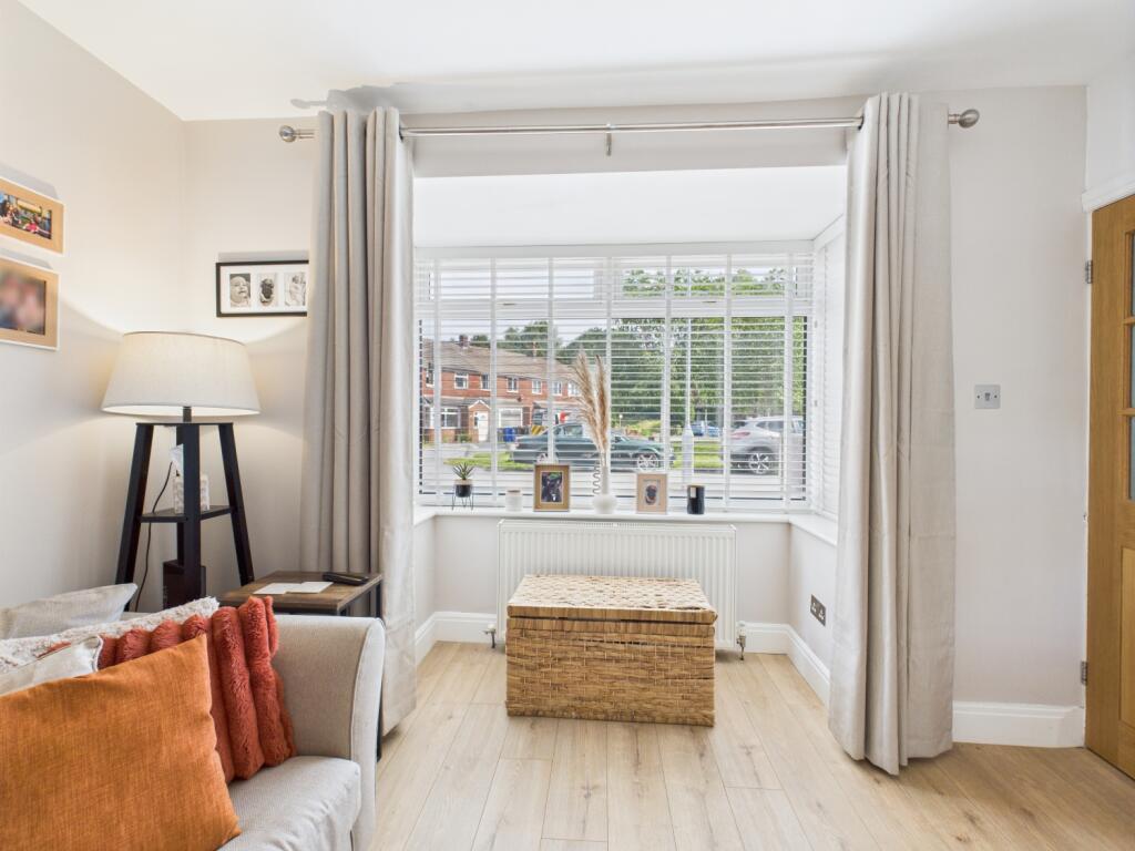 CAM03729G0-PR0115-STILL005