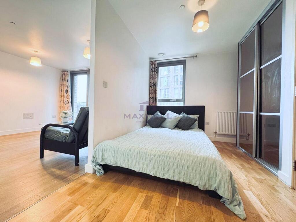 For Sale, Buy - Studio in London, Lewisham, SE13 -