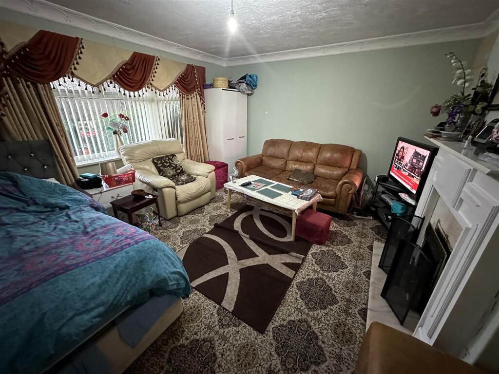 Bramleys Estate Agents - Lincoln Avenue - Heckmond