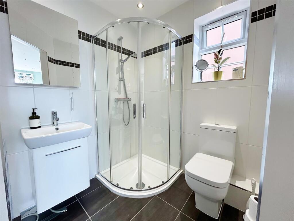 Bedroom Two En-Suite