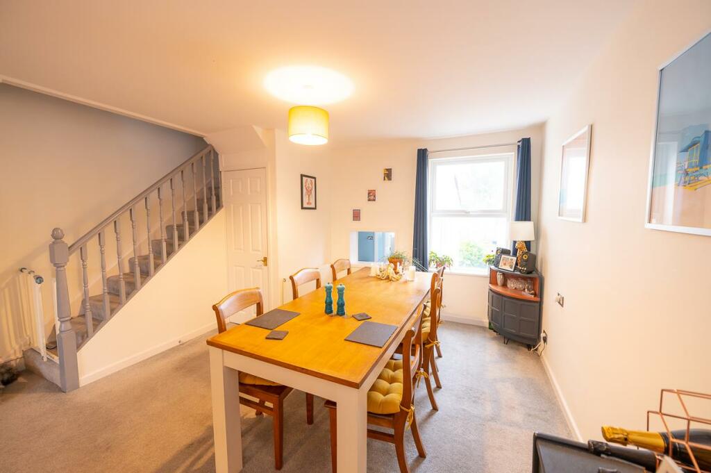 Dining room pic 2.jpg