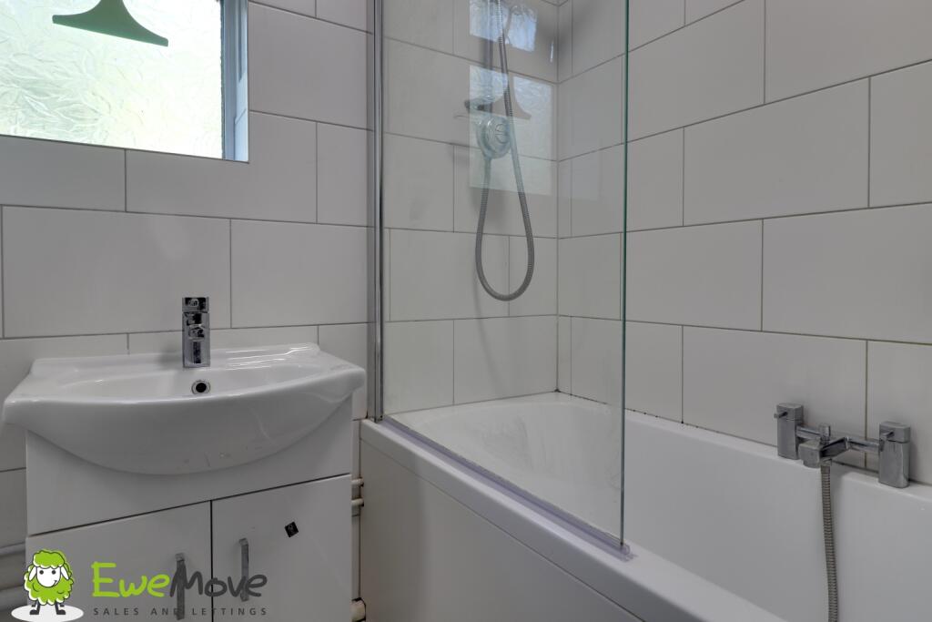 Bathroom at Hawthorn Close by Ben Brind EweMove Sa