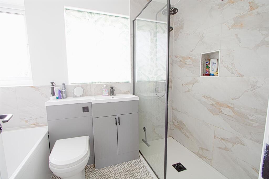 SHOWER BATHROOM .jpg