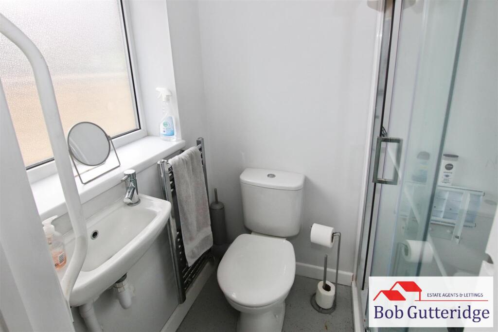 GROUND FLOOR SHOWER ROOM