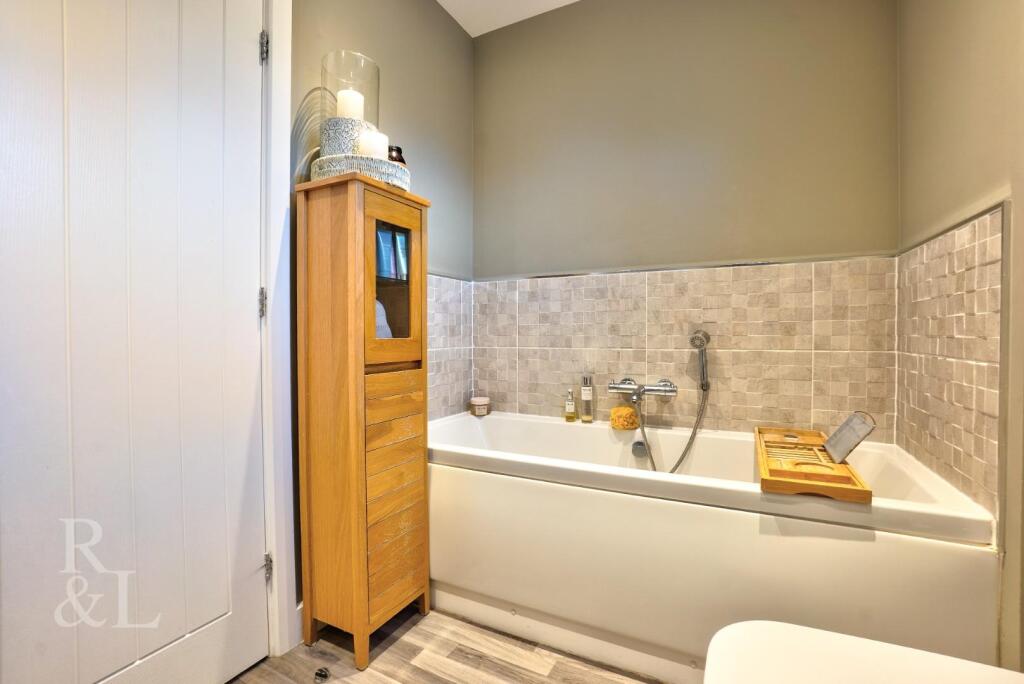 23 Bernard Vann Crescent (10).jpg