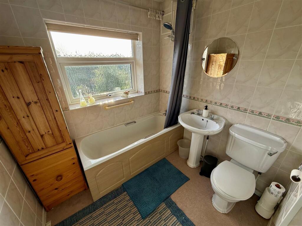 VR152 Bathroom.jpg