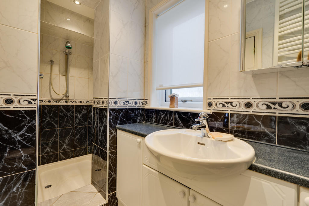 Ensuite Shower Ro...
