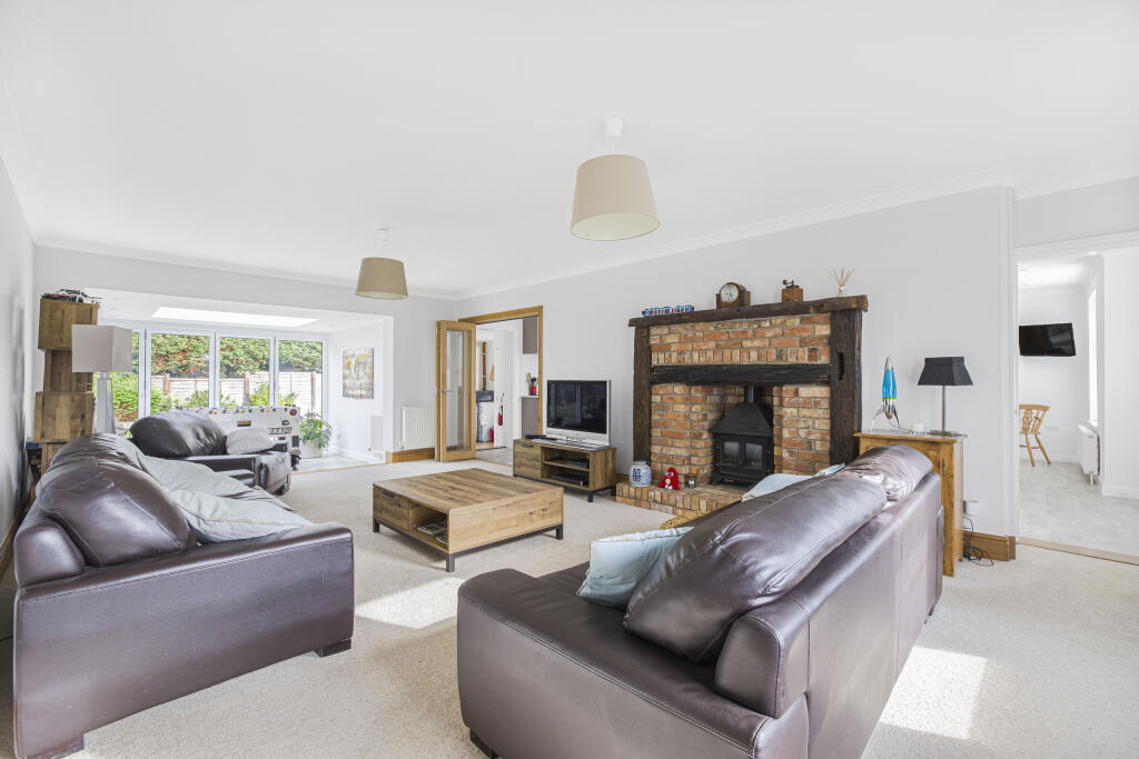 Living Room 1.JPG