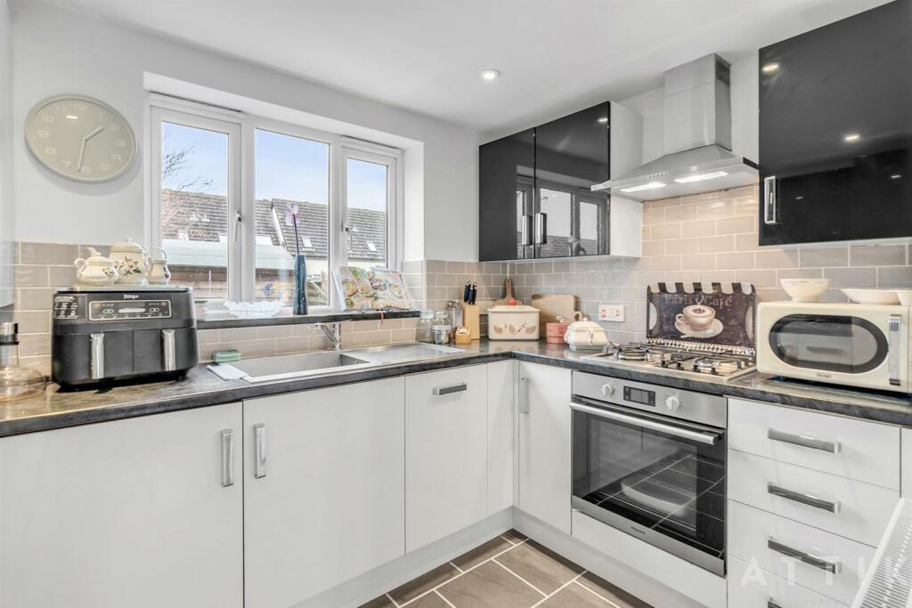 102 Dukes Drive Halesworth IP19 8DR (5).jpg