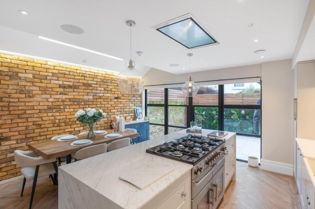 Kitchen/Dining