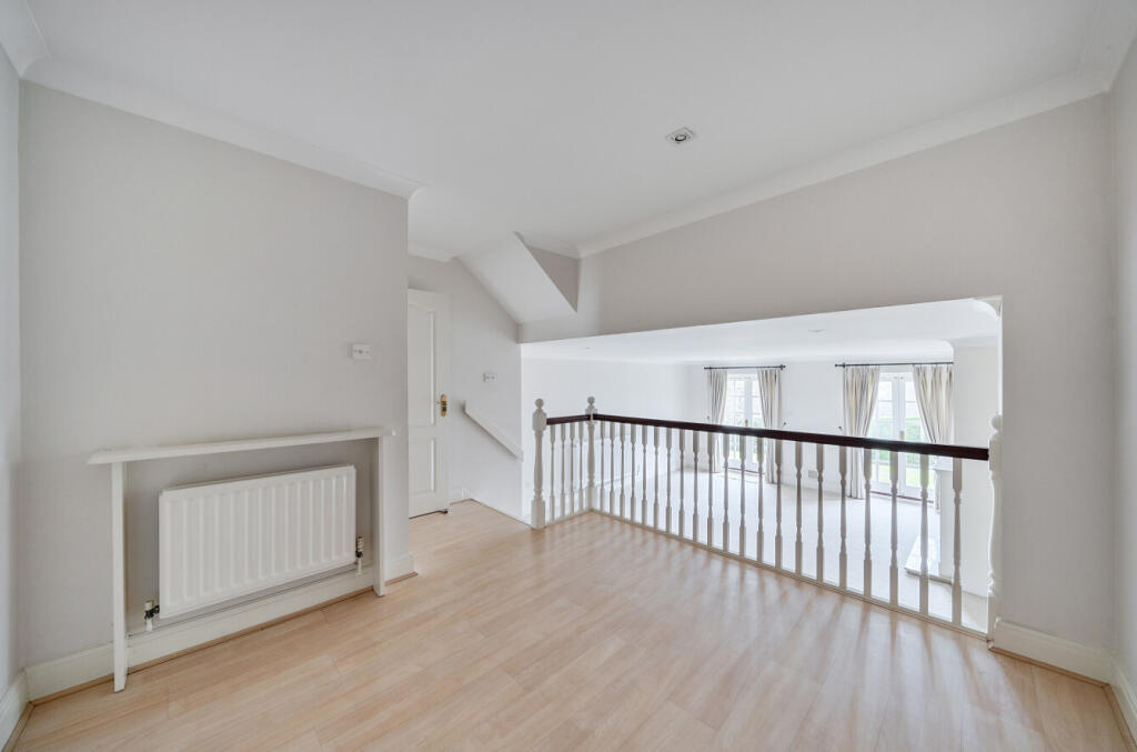 1396176-7-695d219...