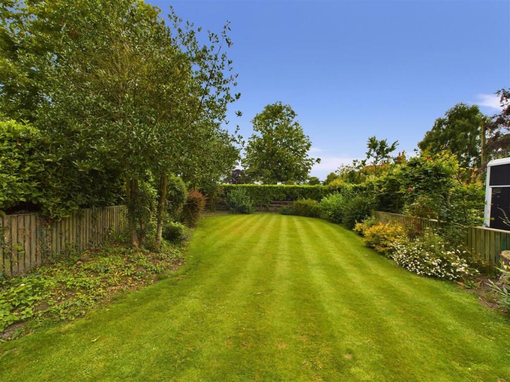FRONT GARDEN