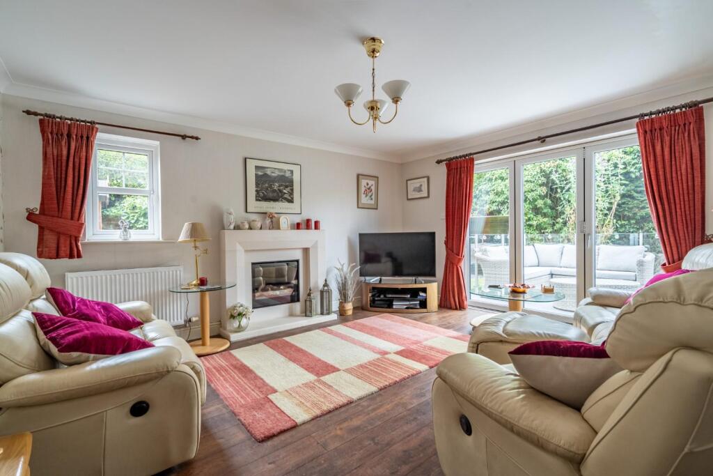 manor farm close.jpg