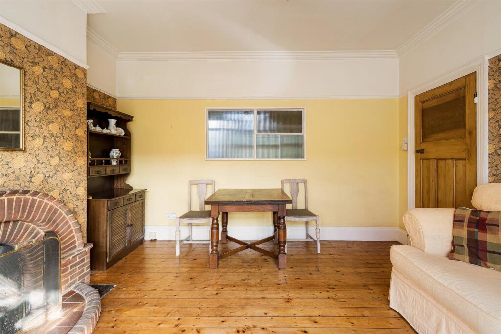 Woodcote Road E11