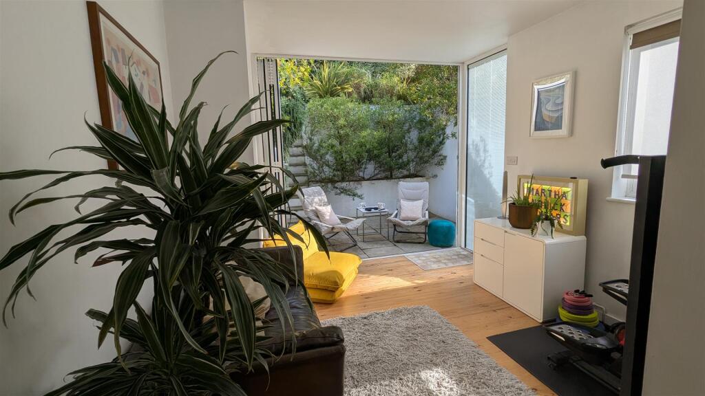 48 Balfour_Back Garden_74.jpg