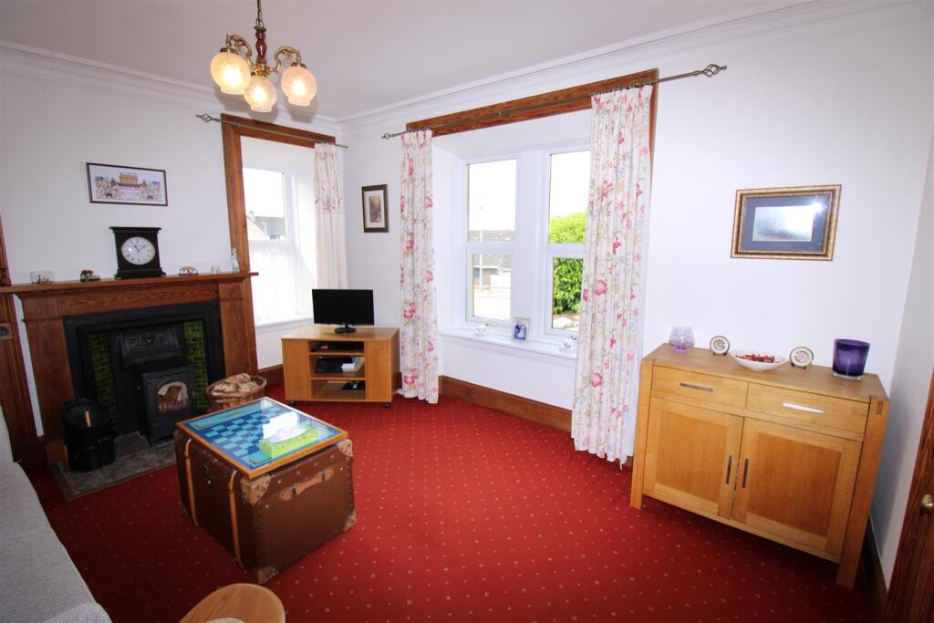 SITTING ROOM (3).JPG
