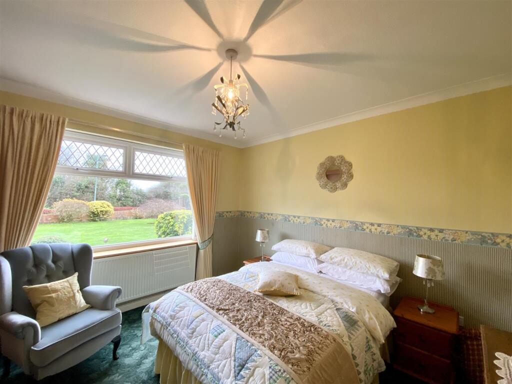 BEDROOM 2