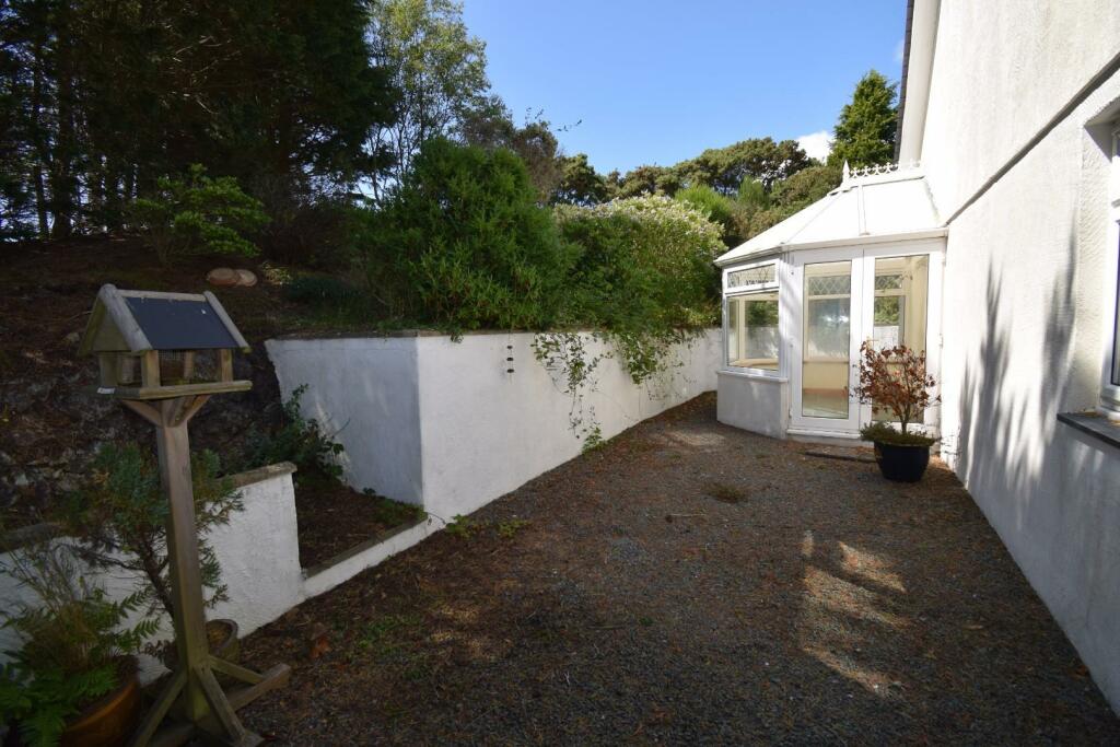 Rear Patio.JPG