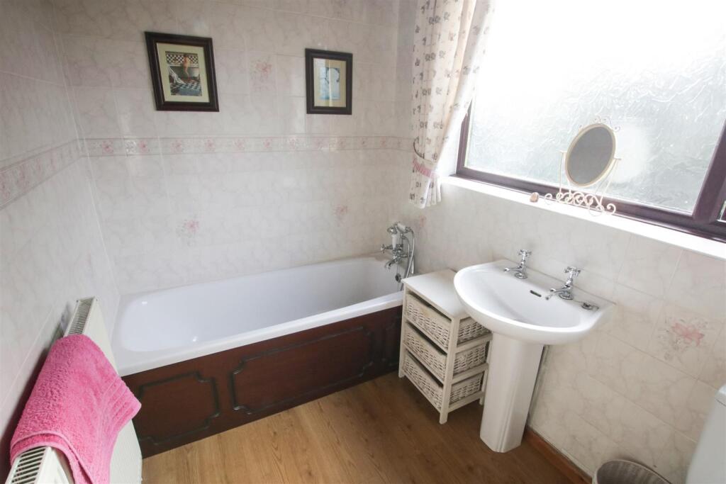 HOUSE BATHROOM