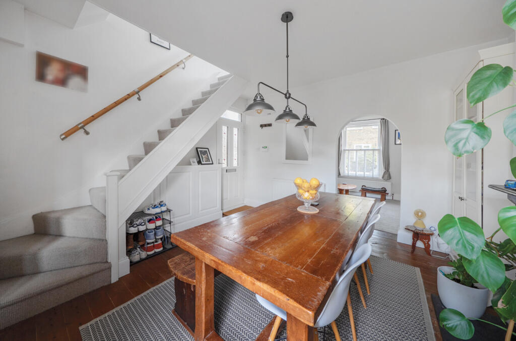 1371611-8-690b67b...