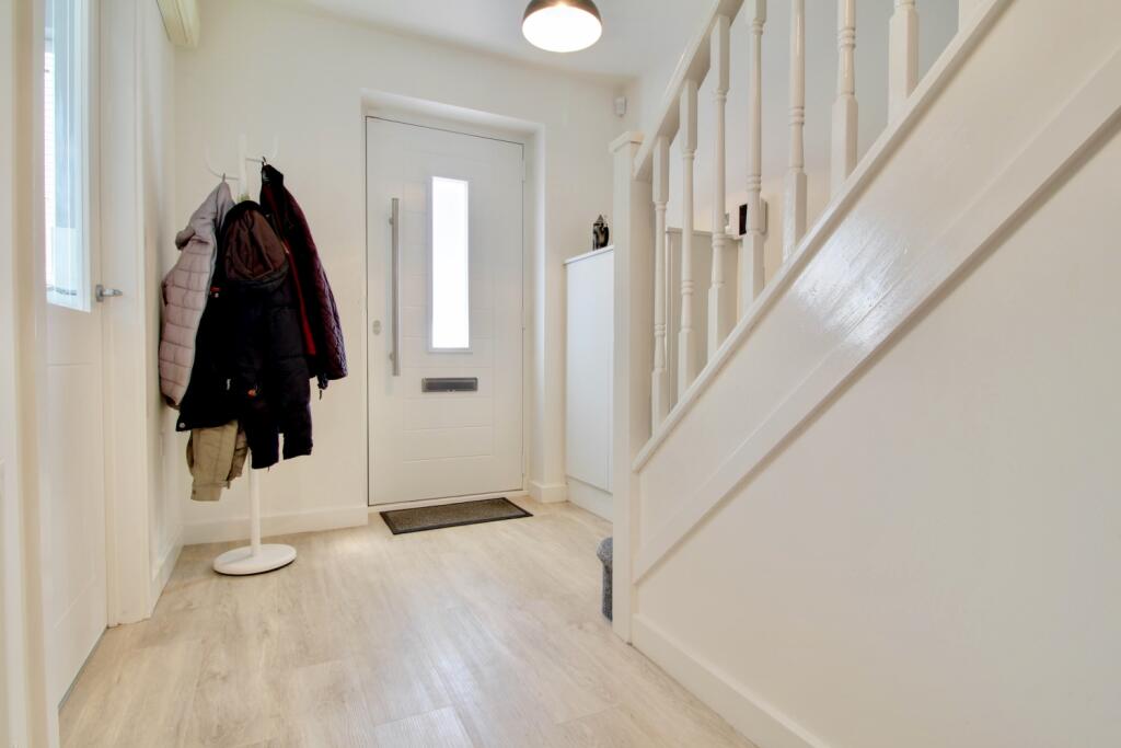Entrance Hall - Gus Critchlow EweMove Hinckley