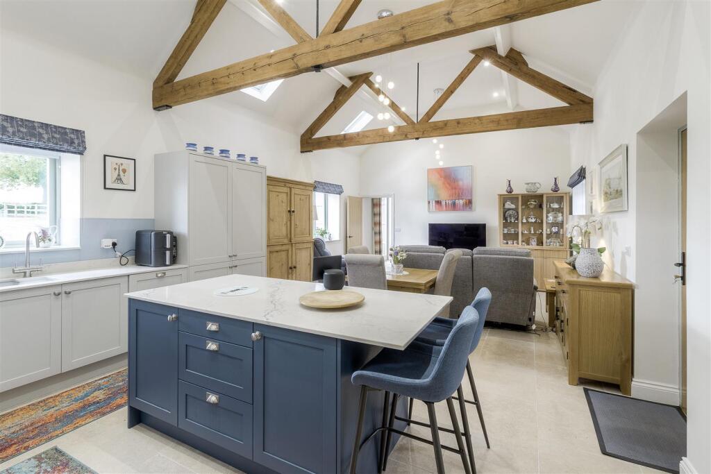 Skylark Barn 009.jpg