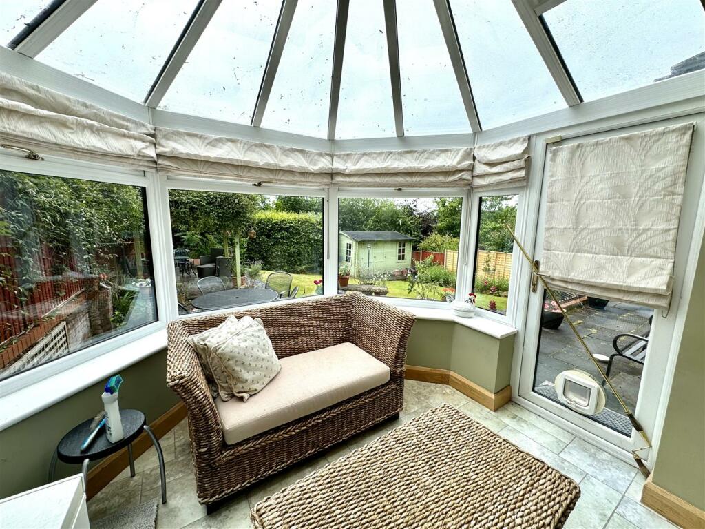 CONSERVATORY/FAMILY AREA